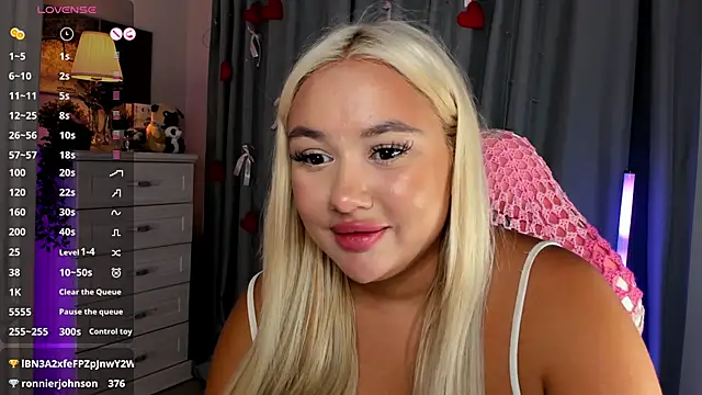 Chat +18 de _Loneve__ ao vivo