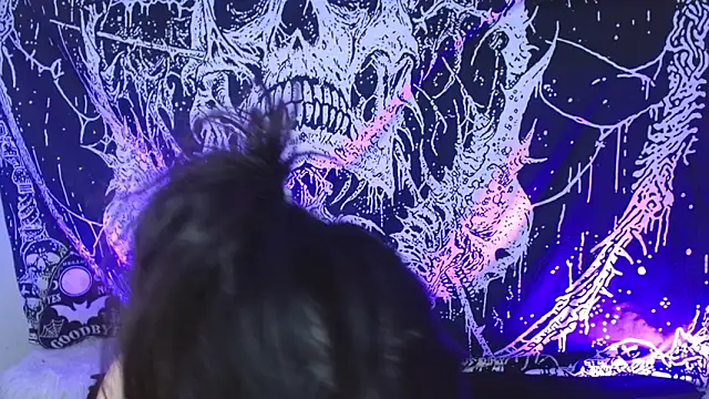 mikaskullcs' Live XXX Chat