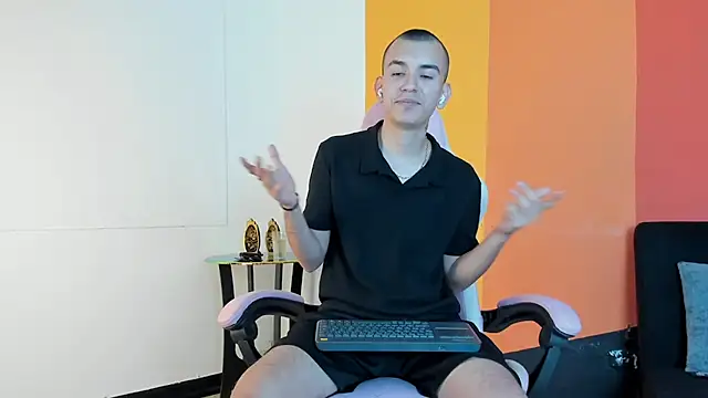 Rowan_Cley Webcam-Show