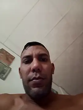 UnreadyChutzpaのライブXXXチャット