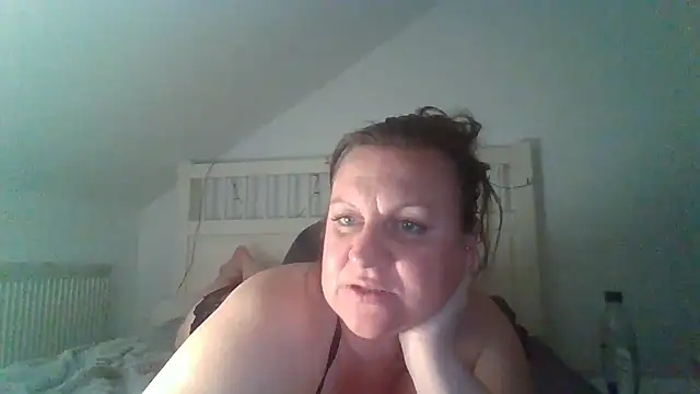 HotPussy785 Adlı Modelin Canlı XXX Sohbeti