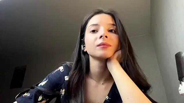 Mikytiki Adlı Modelin Canlı XXX Sohbeti