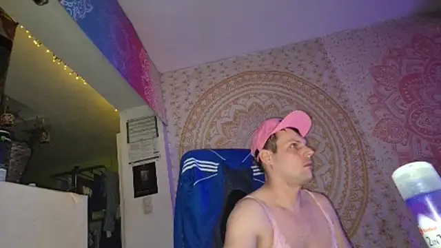 Show de slankecrosdresser na webcam