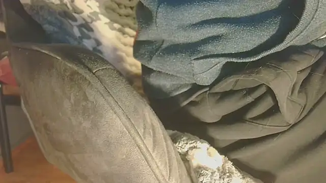 Pokazy przed kamerką – T0Yforeskin