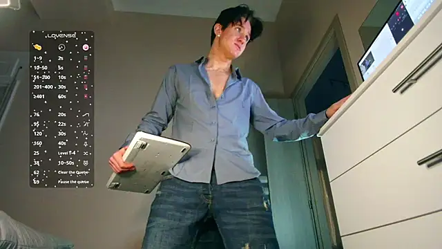 ChristianLevine_ Show Webcam