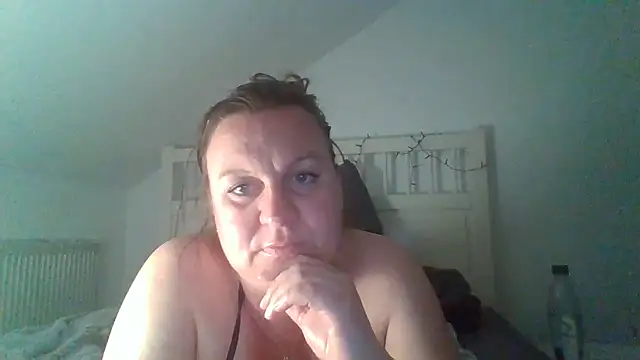 HotPussy785 élő XXX-chatje