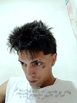 Show modela CubaxxxPeneGrande na web-kameri