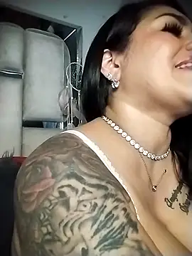 chelaqueen_ élő XXX-chatje