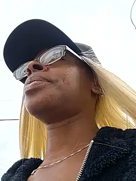 Jasmine_FullsShine's Webcam Show