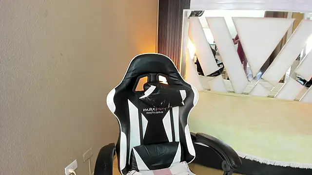 Linda4Petiten Live XXX chat