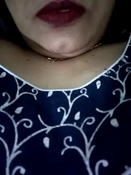 Landkipyasibhabhi Adlı Modelin Canlı XXX Sohbeti