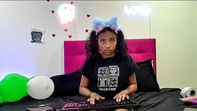 Ellie_Cute7 Adlı Modelin Canlı XXX Sohbeti