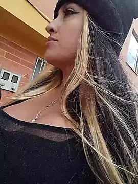 Pokazy przed kamerką – Keyla-30Queen