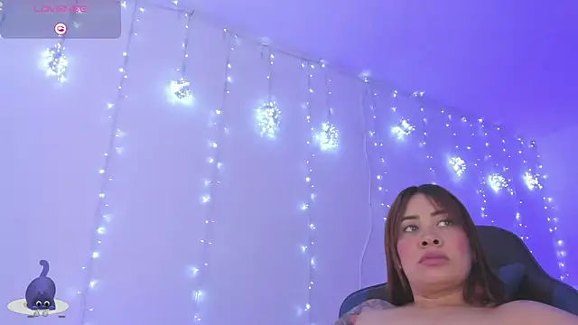 XXX chat uživo modela roseliam25