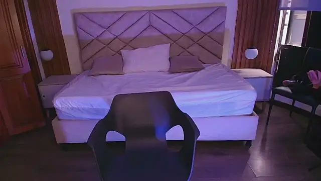 Laracooper_ Chat XXX in diretta