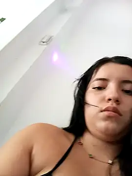 violetascottt Adlı Modelin Canlı XXX Sohbeti