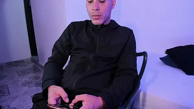 Axel__fierro Show in webcam