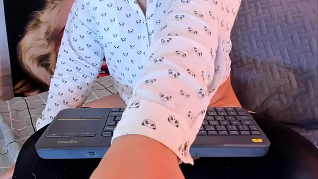 Charlotte11-11 Adlı Modelin Canlı XXX Sohbeti