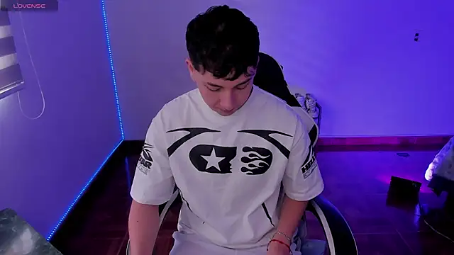 oliver_kyy's Live XXX Chat