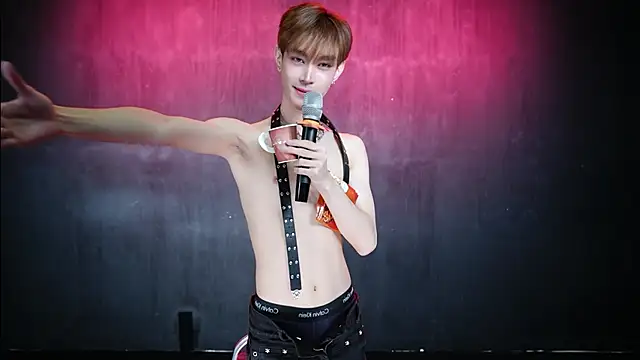 Queen-Vibe 网络视讯表演