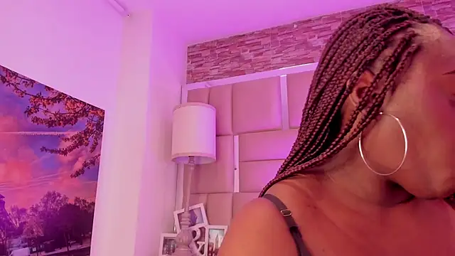 ShaniaBrownn's Live XXX Chat