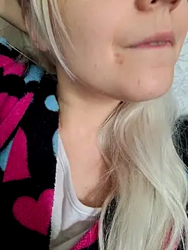 ScarletCallings_420 Adlı Modelin Canlı XXX Sohbeti