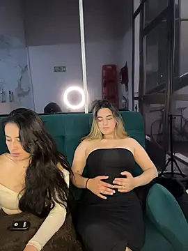 Chat XXX en directo de Antonella_Julieta