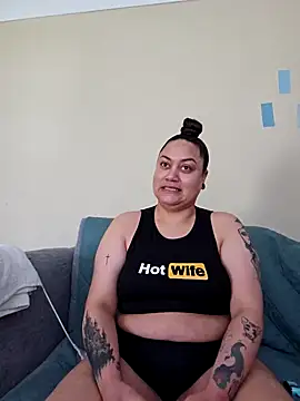 honeeyyy_pot élő XXX-chatje