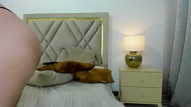 emily_queen2 live XXX chat