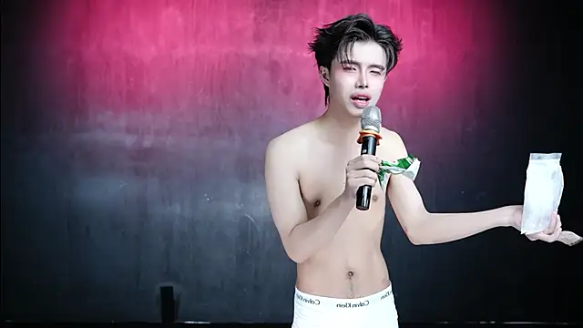 Queen-Vibe Webcam Show