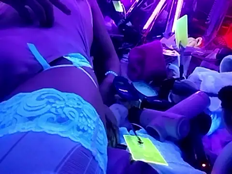 Show modela gurlnips na web-kameri