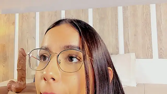 Živý XXX chat EmilySearss