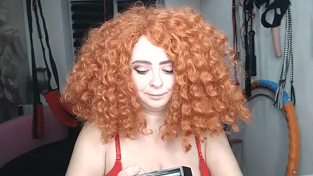 MISSwithDOLLS élő XXX-chatje