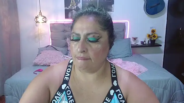 Chat XXX en directo de Keyla01_