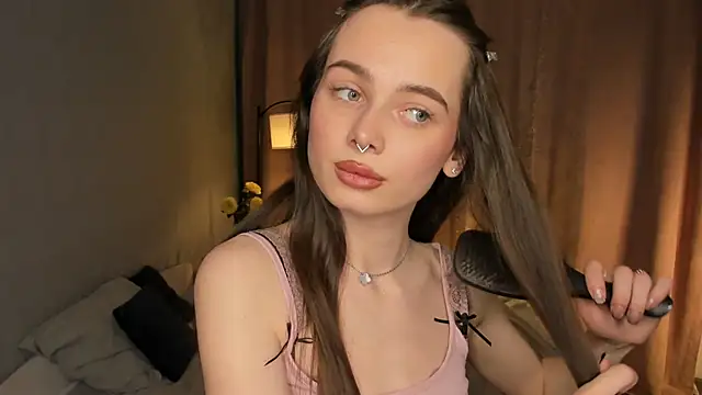 YvonneRobes Pertunjukan Webcam