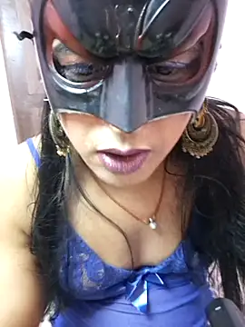 tharki-anand: διαδικτυακό σόου στην κάμερα