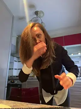 Chat +18 de DivineAmely ao vivo