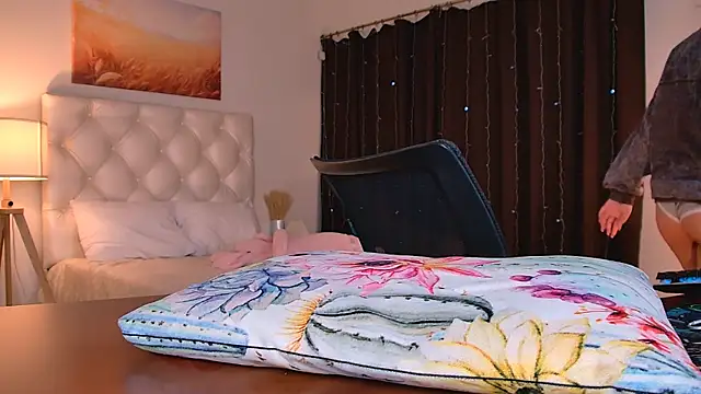 KimClarks_'s Live XXX Chat