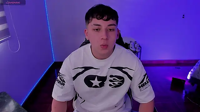 Chat +18 de oliver_kyy ao vivo