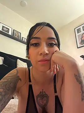 EmmyEvans1's Live XXX Chat