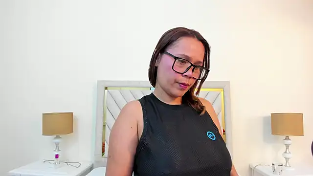 Chat +18 de SophiaQueens ao vivo