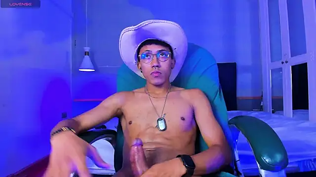 Kall_Ell_: διαδικτυακό σόου στην κάμερα