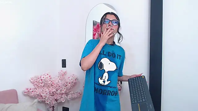 pinky_f00x's Live XXX Chat