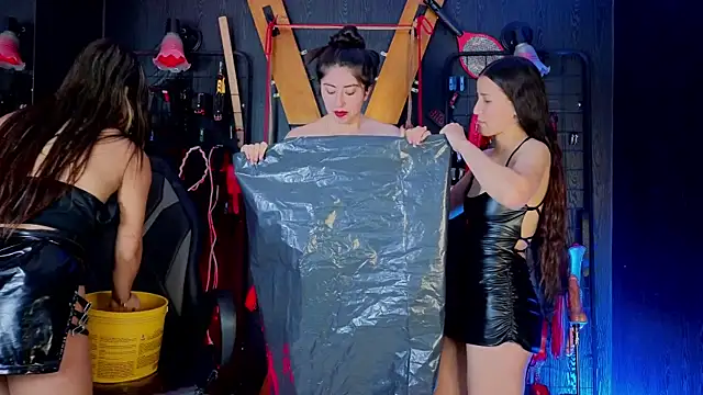 Pertunjukan Kamera Web Miss_Electra_and_Iris