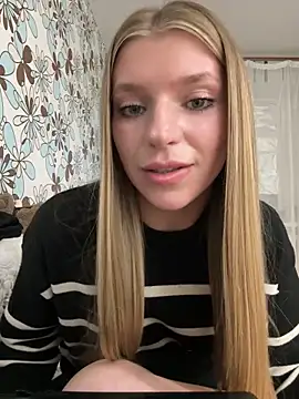 Chat +18 de adel_secret ao vivo