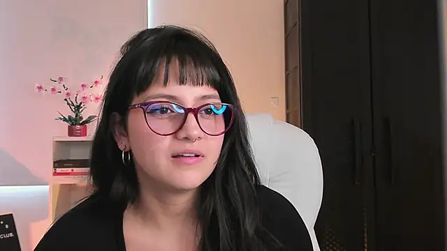 nahiapaws Adlı Modelin Canlı XXX Sohbeti