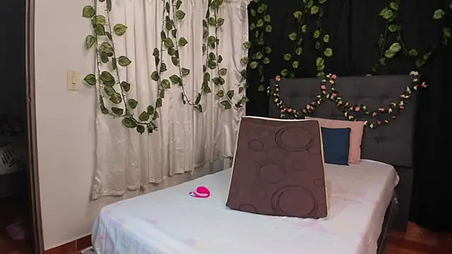 Chat +18 de Delilah_85 ao vivo