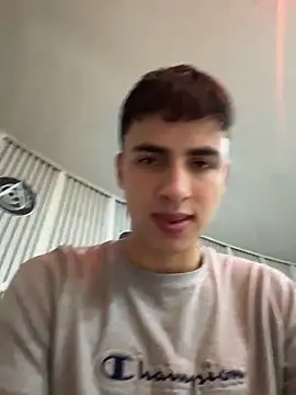 AdrianRinaldiのライブXXXチャット