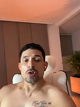 Chatroom XXX en direct de TroyeSavage