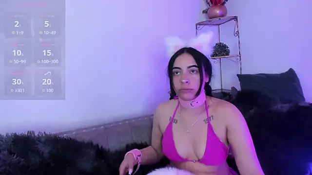 Chat +18 de MiaaMillerr1 ao vivo